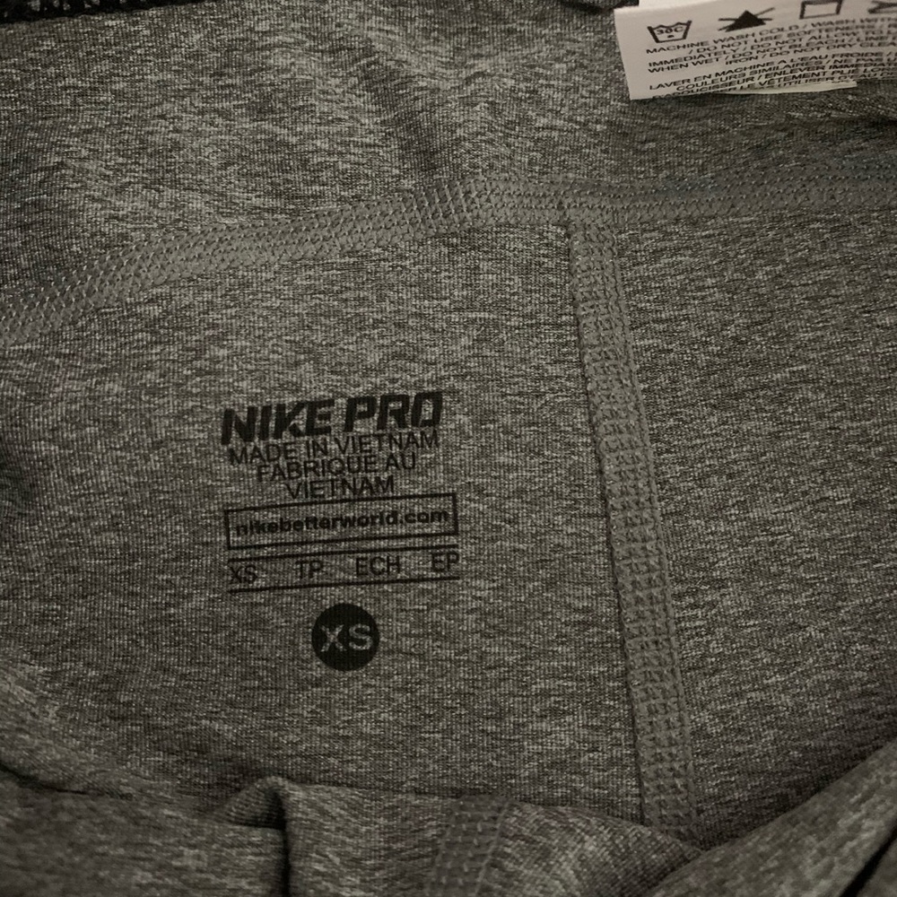 Women’s Nike pro shorts - Picture 3 of 4